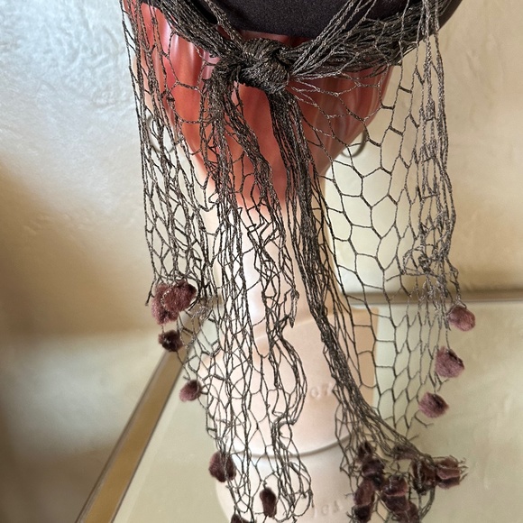 IMPRESSIVE 1940s\' BROWN FELT HAT WITH FEATHERS, GOLD TRIM + DOTTED VEILING main image 13